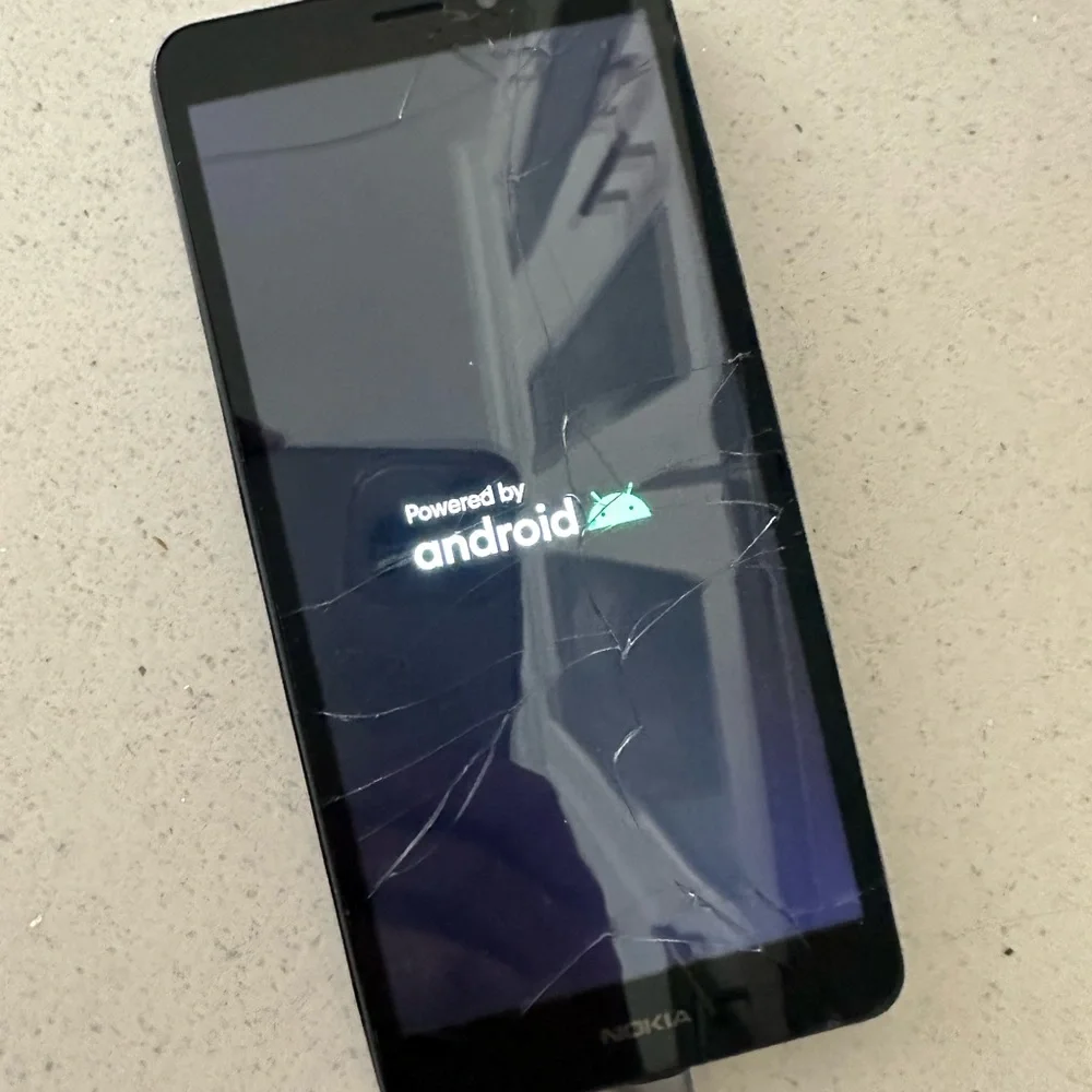 Nokia Cracked screen Tracphone LOCKED - PARTS ONLY